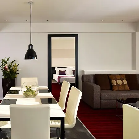 מלון Park Plaza 4*