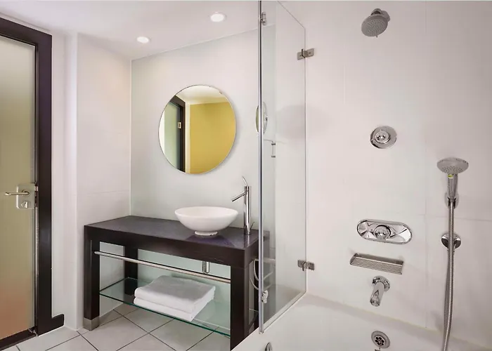 Park Plaza Готель 4*